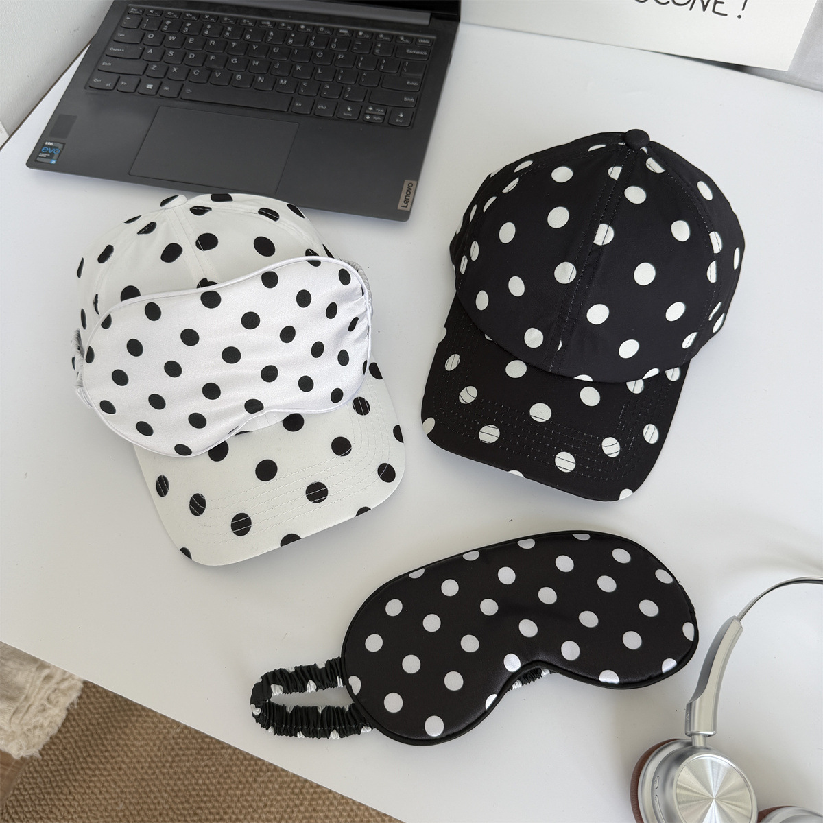 Travel Accessories Kit For Women - Комплект из 2 предметов: бейсболка в